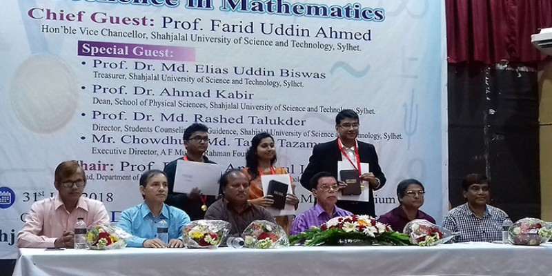 শাবির ৩ শিক্ষার্থীকে স্বর্ণপদক প্রদান।।