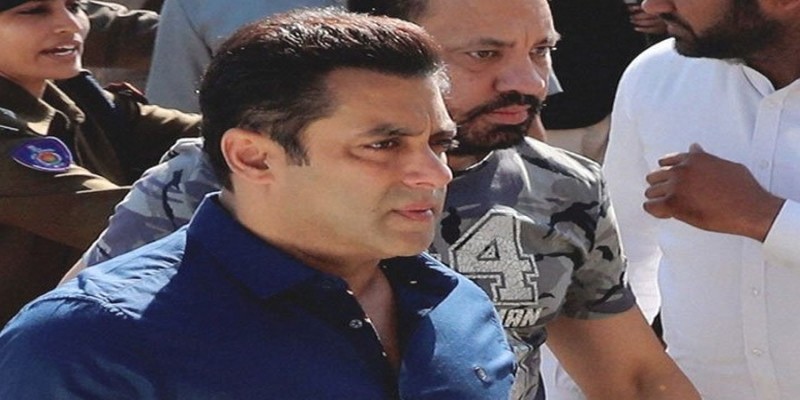 বলিউড সুপারস্টার সালমান খানের বিদেশ যেতে নিষেধাজ্ঞা   