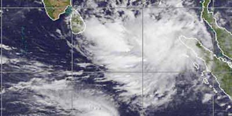 সারা দেশে বজ্রসহ ভারী বর্ষণের সম্ভবনা।।বঙ্গোপসাগরে লঘুচাপের আশঙ্কা