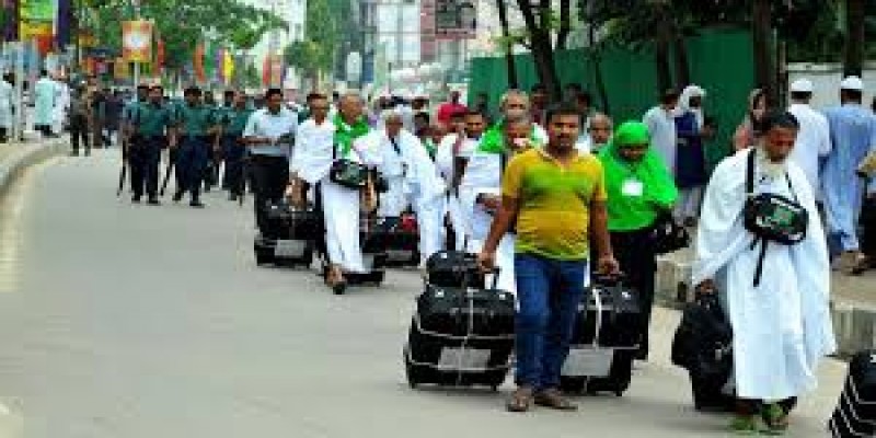 পর্যাপ্ত যাত্রী না পাওয়ায় বিমানের আরও ২ হজফ্লাইট বাতিল।   