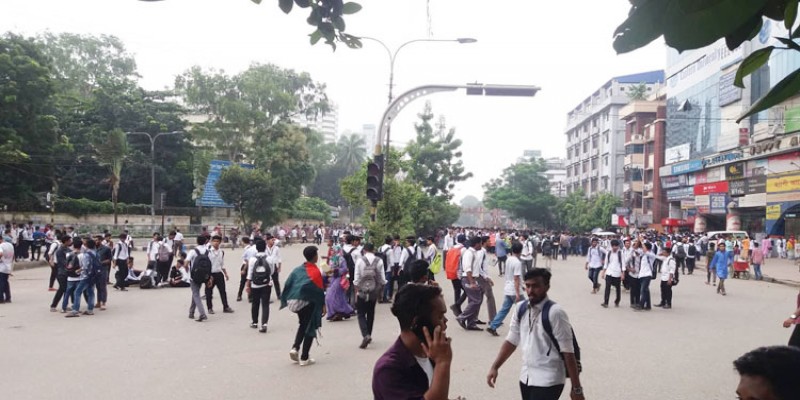 ক্লাসে ফেরার ঘোষণা দিয়েছে রাজধানীর আন্দোলনরত শিক্ষার্থীরা।।