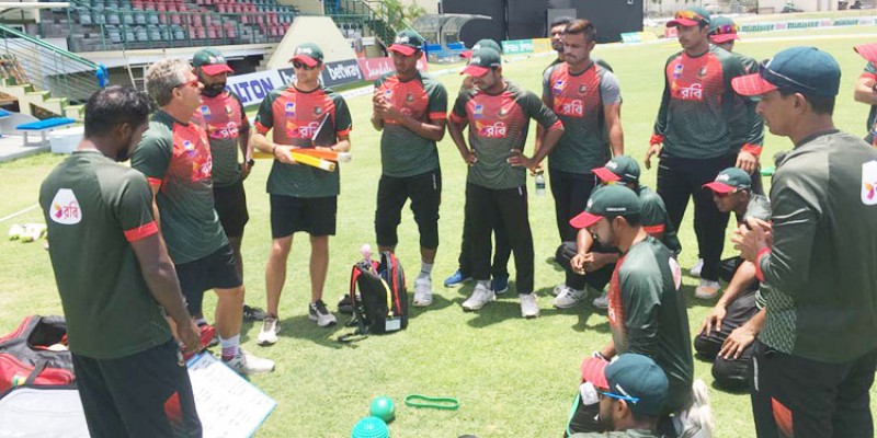 সফল ওয়েস্ট ইন্ডিজ সফর শেষে দেশে ফিরেছে বাংলাদেশ ক্রিকেট দল