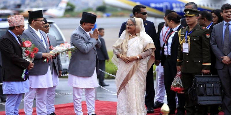 নেপালে প্রধানমন্ত্রী শেখ হাসিনাকে লালগালিচা সংবর্ধনা
