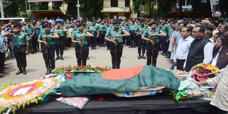 বীর মুক্তিযোদ্ধা ও জননী বীরাঙ্গনা রমা চৌধুরীকে গার্ড অব অনার প্রদান