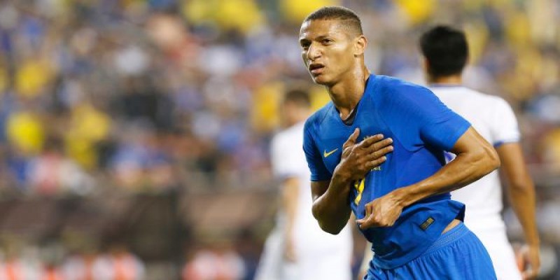 আইসক্রিম বিক্রেতা থেকে ব্রাজিলের জাতীয় ফুটবল দলে স্থান পেলেন রিচার্লিসন ।।   