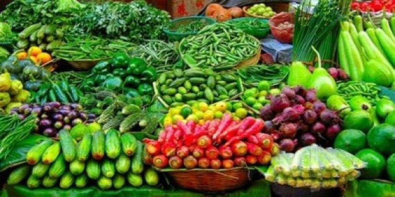 শীতের শাক-সবজিতে ভরপুর রাজধানীর কাঁচা বাজার॥ দাম চড়া