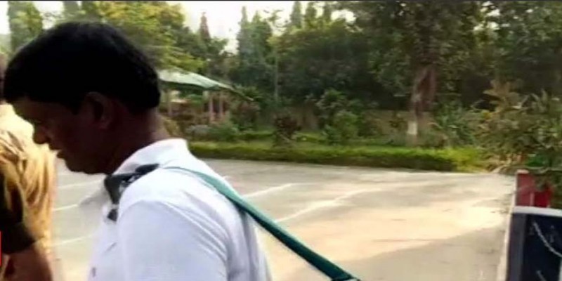 ভারতে ১৬ বছর কারাভোগের পর শ্রীমদ্ভাগবৎ গীতা নিয়ে দেশে ফিরলেন পাক জঙ্গি জালালউদ্দিন   