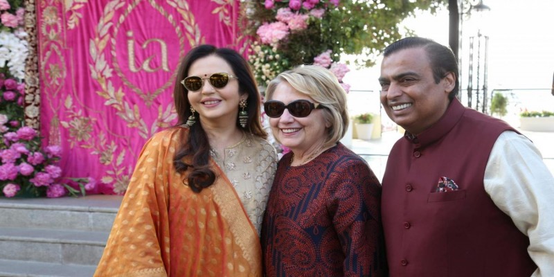 ধনকুবের আম্বানি কন্যা ইশার বিয়ে উপলক্ষে ভারতে আসলেন হিলারি ক্লিনটন॥
