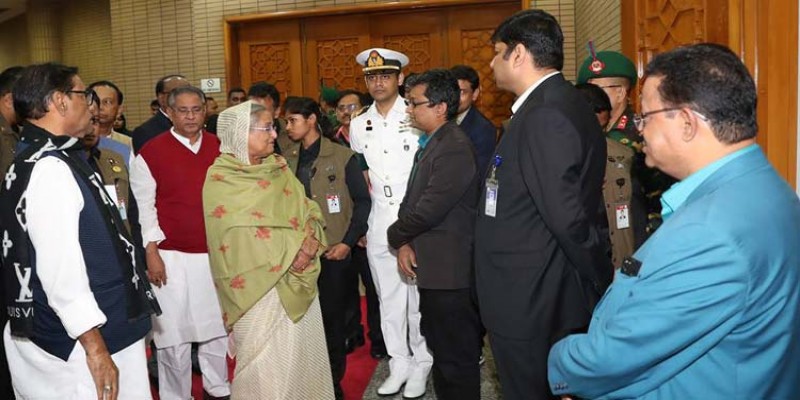 সাংবাদিক ভাস্কর ভাদুরীকে অভয় দিলেন প্রধানমন্ত্রী।   