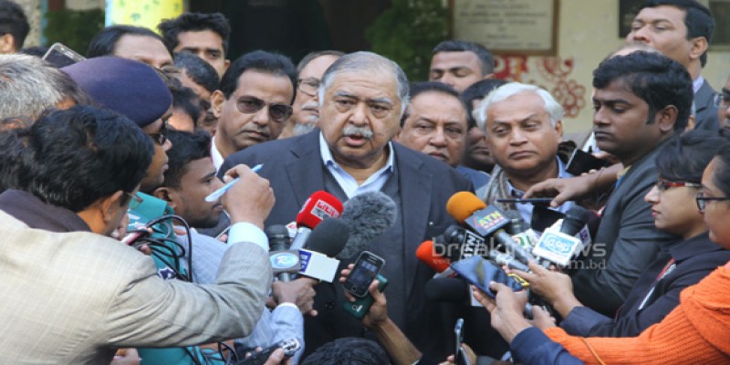 ভোট দিলেন ঐক্যফ্রন্টের শীর্ষনেতা ড. কামাল।।জয়ের ব্যাপারে আশাবাদী