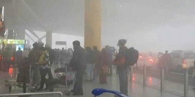 ঘন কুয়াশার কারণে দিল্লির ইন্দিরা গান্ধী বিমানবন্দরে ফ্লাইট উড্ডয়ন বন্ধ