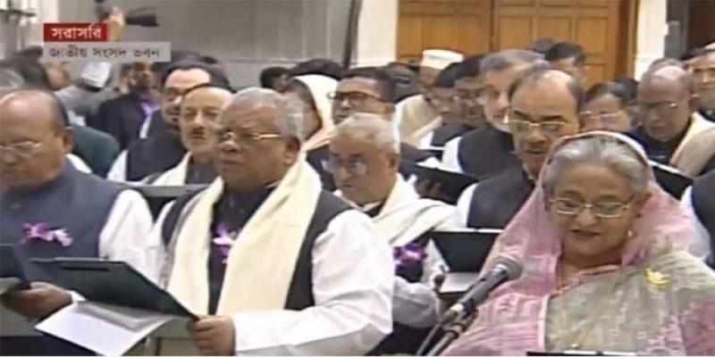 শপথ নিলেন নবনির্বাচিত সংসদ সদস্যরা