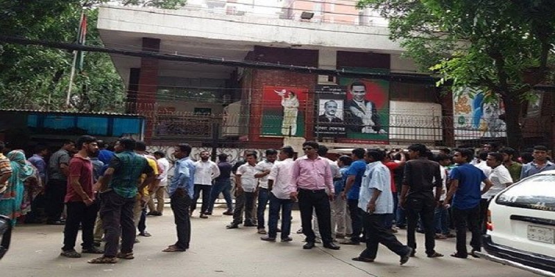 দলীয় অবস্থান ও কর্মসূচির সিদ্ধান্ত নিতে গুলশানে বৈঠকে বসেছেন ঐক্যফ্রন্টের প্রার্থীরা।   