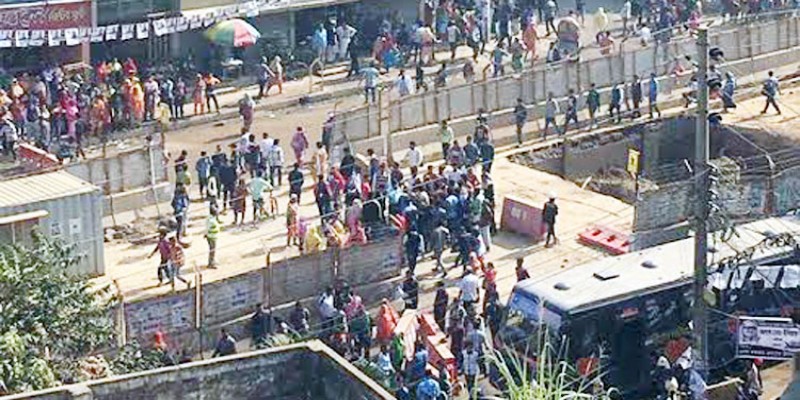 পোশাক শ্রমিকদের বিক্ষোভ ছড়িয়েছে॥মিরপুরের কালশীর রাস্তা