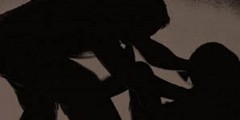 বরিশালে কিশোরী ধর্ষণ॥ শাস্তি ৫০বার জুতাপেটা ও ৩০ হাজার টাকা জরিমানা   