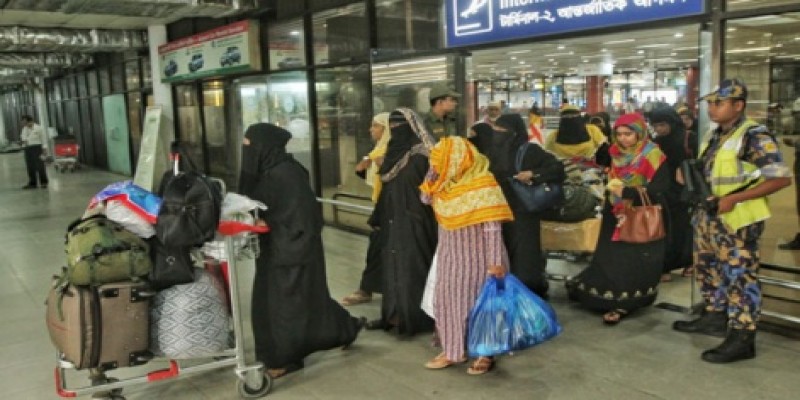 সৌদি আরব থেকে নিঃস্ব হয়ে দেশে ফিরছে ৮০ নারী।