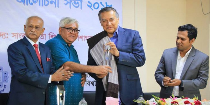 ড. গোলাম রহমান ও মাহফুজ আনামকে আজীবন সম্মাননা প্রদান