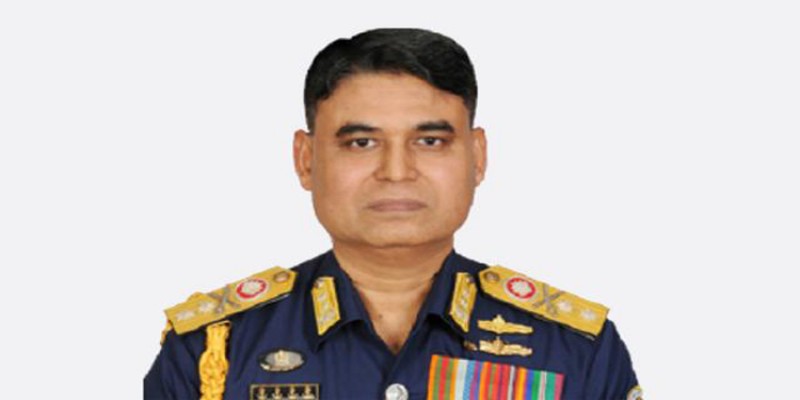 বঙ্গবন্ধুর প্রতিকৃতিতে শ্রদ্ধা জানিয়েছেন নতুন নৌবাহিনী প্রধান আওরঙ্গজেব চৌধুরী।।   