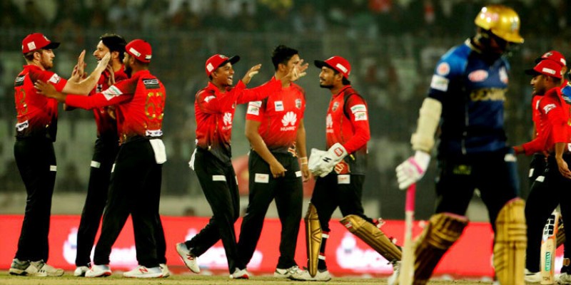 বিপিএল ।।ঢাকার বিপক্ষে শেষ বলে নাটকীয় জয় পেল কুমিল্লা