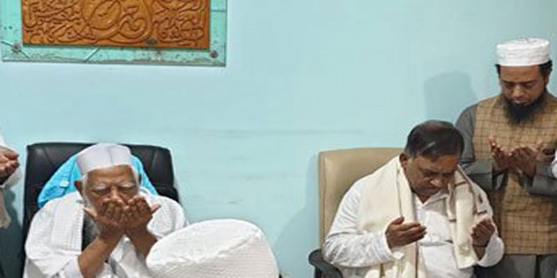 বিশ্ব ইজতেমাকে সামনে রেখে হেফাজতের আমিরের সঙ্গে স্বরাষ্ট্রমন্ত্রীর সাক্ষাৎ।