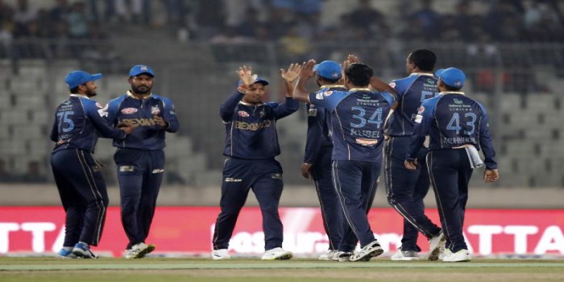 বিপিএল॥খুলনাকে হারিয়ে এলিমিনেটর পর্ব নিশ্চিত করল ঢাকা   