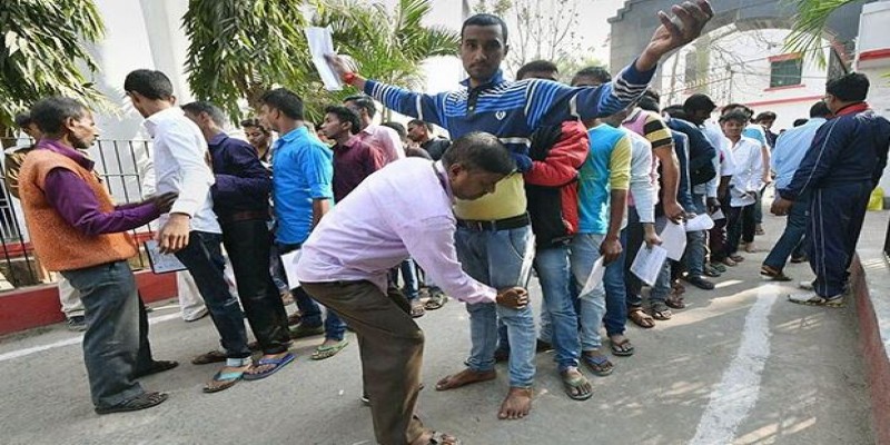 নকল ঠেকাতে জুতো-মোজা পরে পরীক্ষার হলে ঢোকা নিষিদ্ধ করল ভারতের বিহার বোর্ড॥   