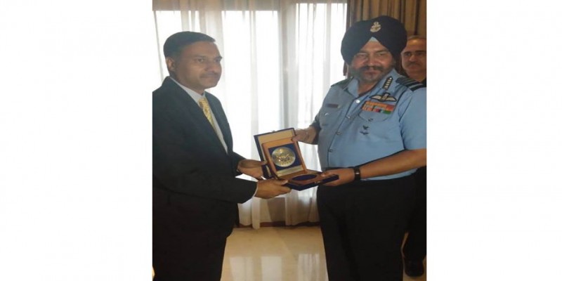 বাংলাদেশ বিমানবাহিনী প্রধানের সঙ্গে সফররত ভারতীয় বিমানবাহিনী প্রধানের সাক্ষাৎ॥   