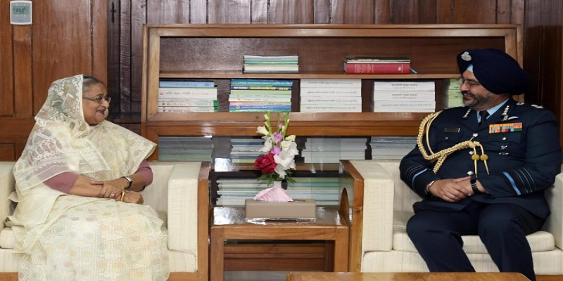 প্রধানমন্ত্রীর সঙ্গে ভারতীয় বিমান বাহিনী প্রধানের সৌজন্য সাক্ষাৎ।।   