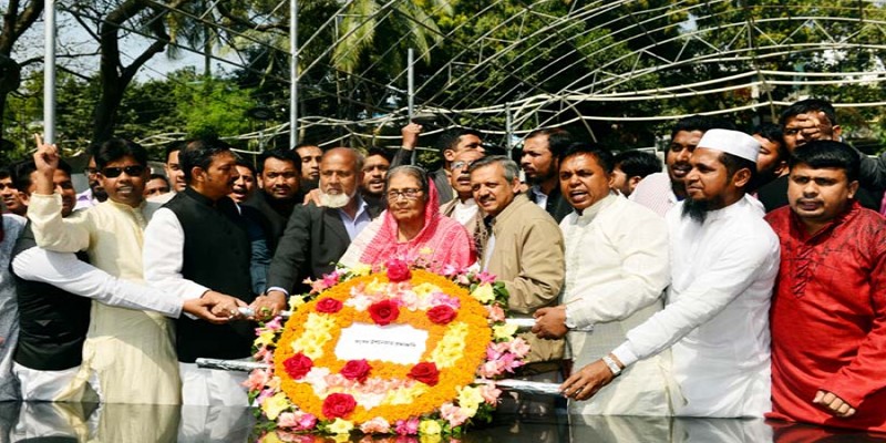 বঙ্গবন্ধুর প্রতিকৃতিতে শ্রদ্ধা নিবেদন করেছেন সংসদ উপনেতা সাজেদা চৌধুরী।।