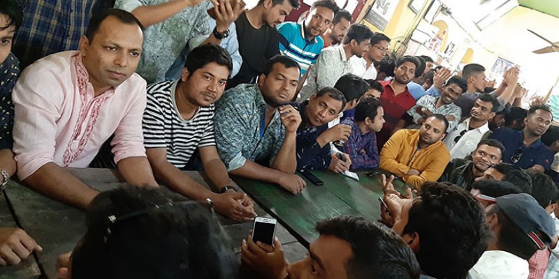 ৯ বছর পর মধুর ক্যান্টিনে ছাত্রদল।।স্বাগত জানাল ছাত্রলীগ