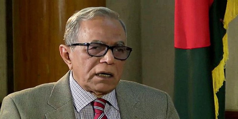 সিঙ্গাপুর থেকে দেশে ফিরেছেন রাষ্ট্রপতি আবদুল হামিদ।।