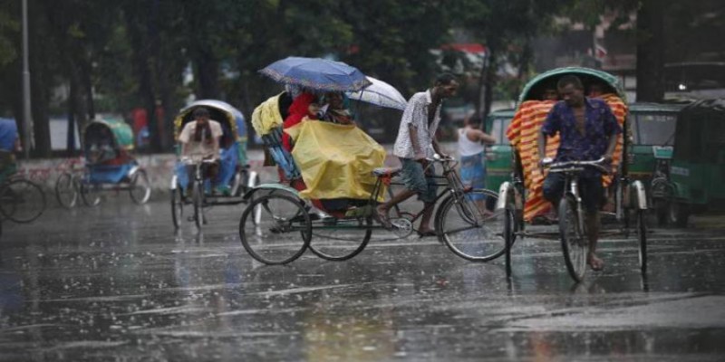রাজধানীতে ফের ফাল্গুনের বৃষ্টি।।জনজীবনে ছন্দপতন   