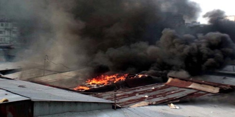 রাজধানীর কারওয়ান বাজারে ভয়াবহ অগ্নিকাণ্ড।   