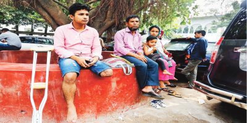 সড়ক দূর্ঘটনায় পা হারানো রাসেলকে ৫০ লাখ টাকা ক্ষতিপূরণ দিতে নির্দেশ॥