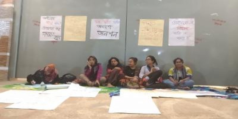 প্রাধ্যক্ষের পদত্যাগসহ চার দাবিতে আমরণ অনশনে রোকেয়া হলের পাঁচ শিক্ষার্থী