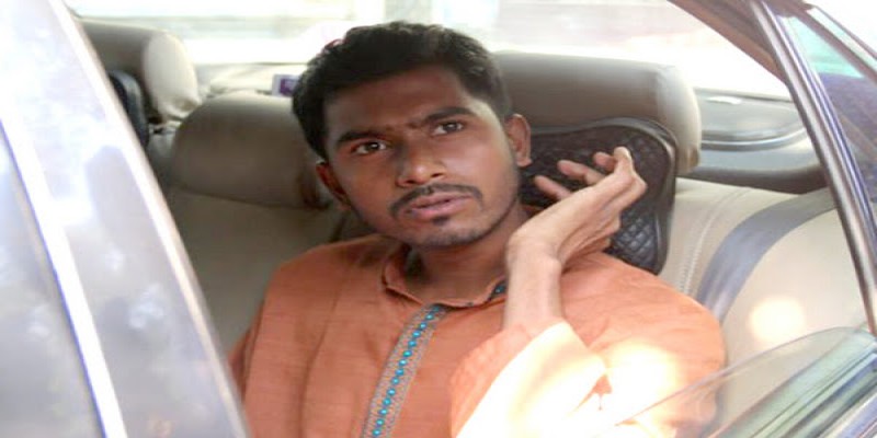 ঢাবির লাল বাসে নয়, প্রধানমন্ত্রীর পাঠানো গাড়িতে গণভবন গেছেন ভিপি নুর॥