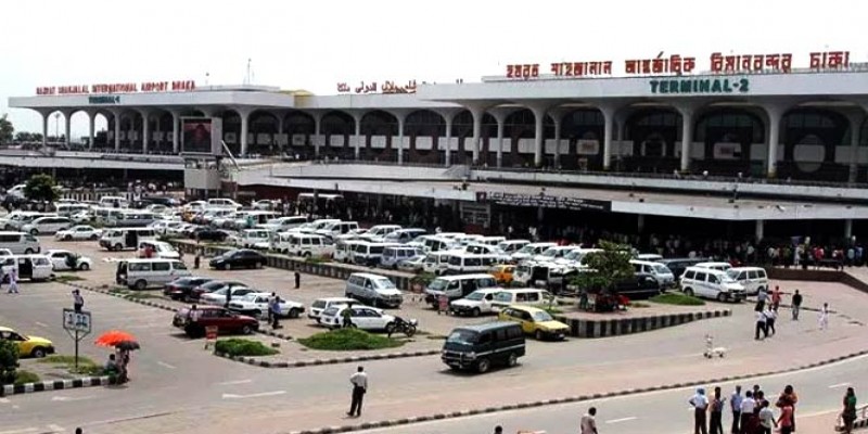 গত ১ মাসে ঢাকা বিমানবন্দরে ৬ জনের অস্ত্র নিয়ে প্রবেশ॥