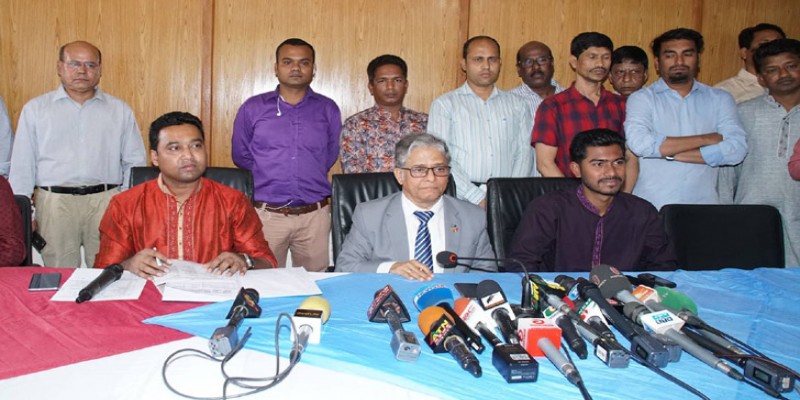 দায়িত্ব গ্রহন করলেন ডাকসুর নবনির্বাচিত ভিসি-জিএস সহ সদস্যরা॥