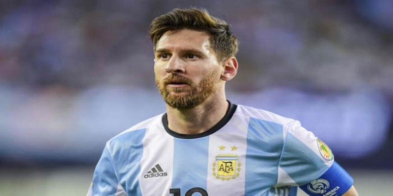 আর্জেন্টিনার জার্সিতে এক ম্যাচ খেলেই ফুটবল থেকে ছিটকে গেলেন মেসি॥