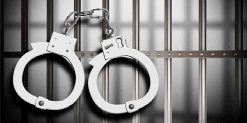 মানিকগঞ্জে জালভোট দেওয়ার সময় প্রিসাইডিং অফিসার আটক