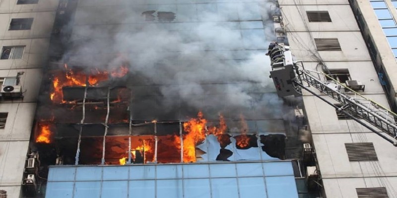 বনানীর অগ্নিকাণ্ডে আহত আরেকজনের মৃত্যু