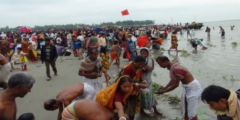 ময়মনসিংহের ব্রহ্মপুত্র নদে অষ্টমী স্নান করতে গিয়ে যুবকের মৃত্যু॥