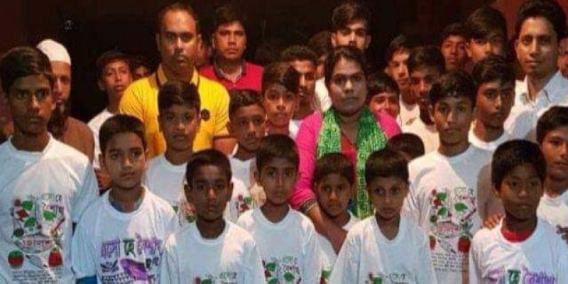 নববর্ষে ব্যক্তিগত উদ্যোগে এতিমদের নতুন পোশাক দিলেন সাতক্ষিরার অতিরিক্ত পুলিশ সুপার মেরিনা আক্তার॥