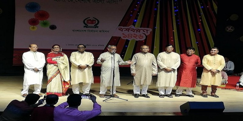 আগামী নির্বাচনে নতুন দলে গোলাপ ফুল মার্কায় ভোট চাইলেন ইসি মাহবুব তালুকদার॥