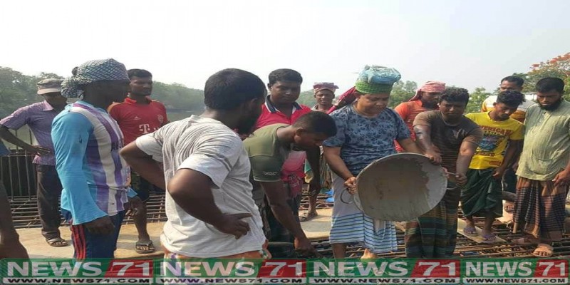 শ্রমিক সেজে সেতুর ঢালাই কাজে সাতক্ষিরা ৪ আসনের এমপি জগলুল হায়দার॥