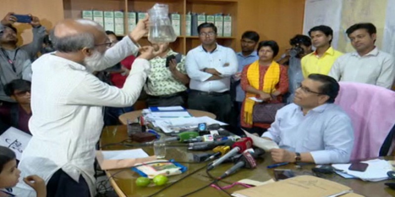 ক্ষতিগ্রস্ত ওয়াসার লাইন ঠিক করেই শরবত খাবেন ঢাকা ওয়াসার এমডি॥