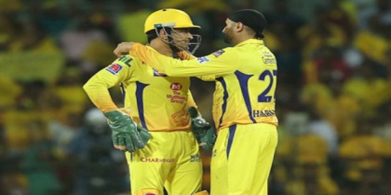 আইপিএল॥ হায়দরাবাদকে হারিয়ে ফের লিগ শীর্ষে চেন্নাই