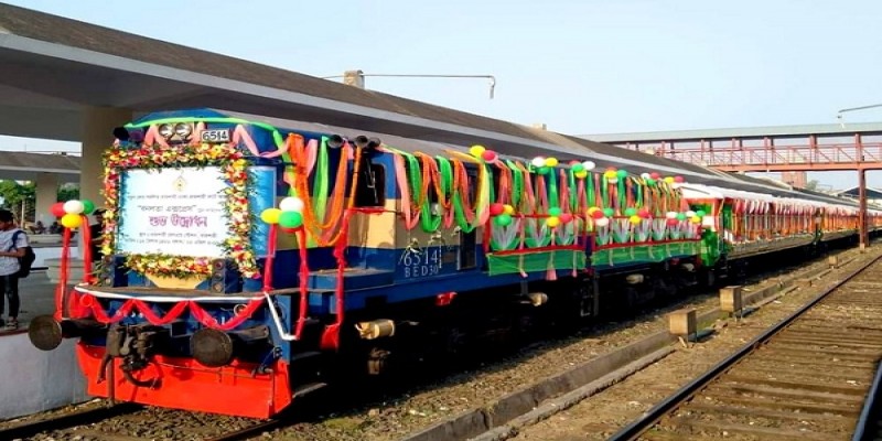 পুরোনো ইন্জিন দিয়েই আজ থেকে চলবে রাজশাহী-ঢাকা বিরতিহীন এক্সপ্রেস ট্রেন॥