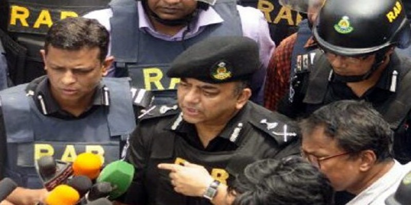 বসিলার জঙ্গি আস্থানায় অন্তত দুই জঙ্গির মরদেহ পড়ে আছে॥ডিজি র‍্যাব