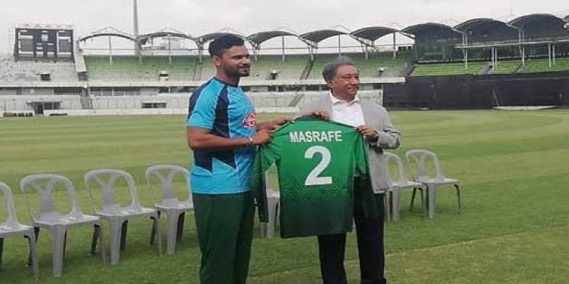 মাশরাফির হাতে বিশ্বকাপের জার্সি তুলে দিলেন বিসিসিবি চেয়ারম্যান পাপন॥